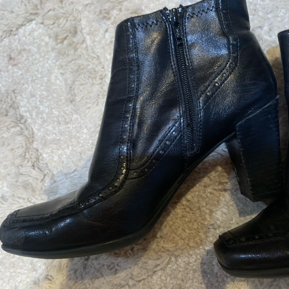 Boots - Picture 3 of 7